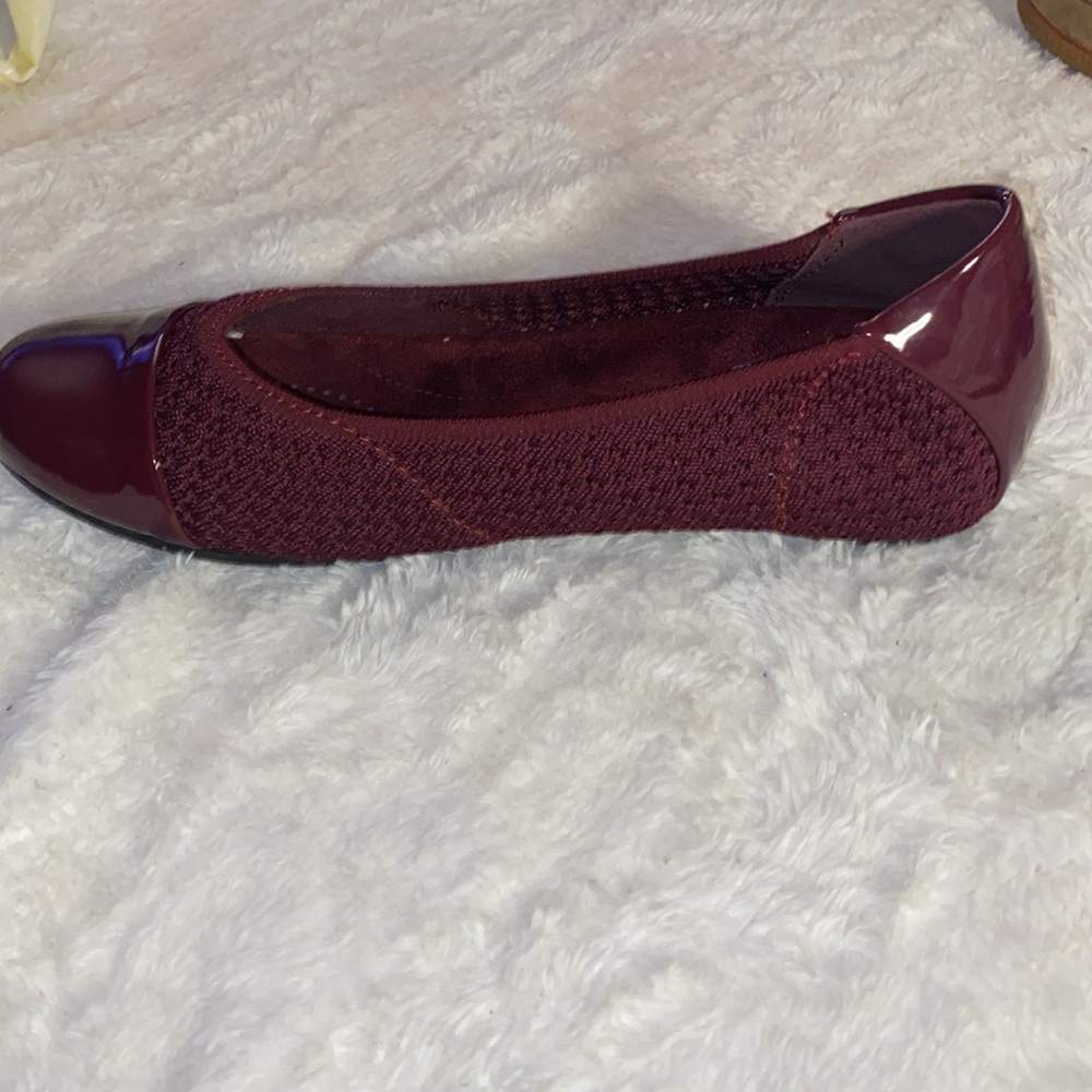 Woman’s Bare Traps Memory Foam Slide Ons Size 91/2 - image 5